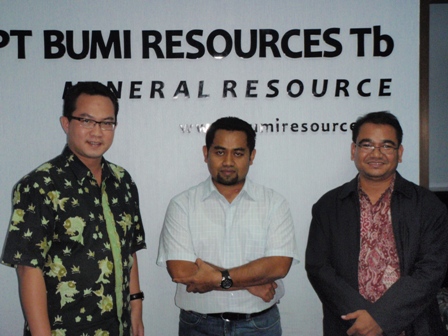 Ketua Tim BUD bersama Dekan FEMA dan perwakilan PT Arutmin Indonesia Bpk Iwan S Kusnadi